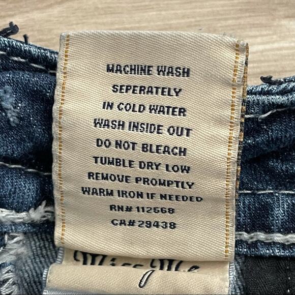 Miss Me black and white spotted cow flaps size 26 - Picture 15 of 15